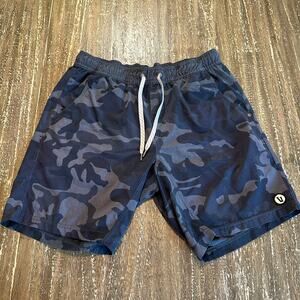 Vuori Kore Lined Performance Workout 8” Shorts Gray Black Camo AOP Men’s Size M